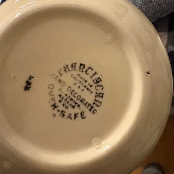 Apple Collection by Franciscan (USA Backstamp) 28 Ounce Pitcher - Picture 6 of 6